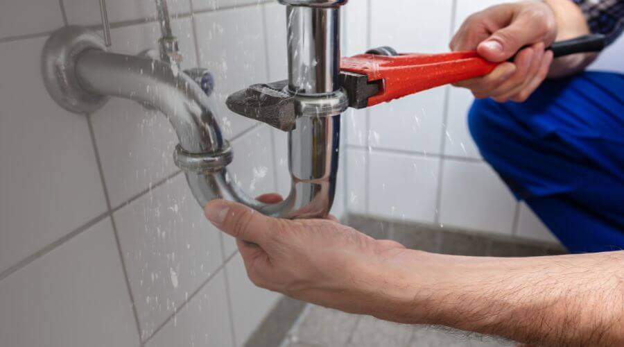 Expert burst pipe repair services in Sun City, KS